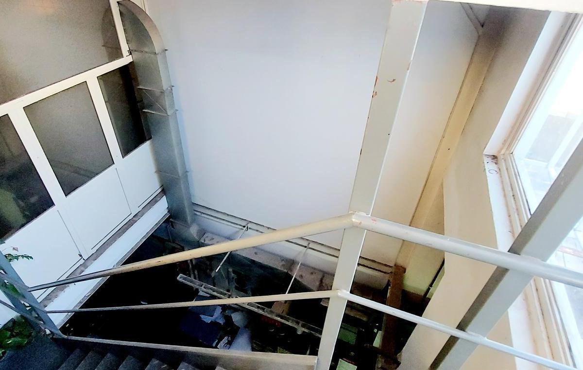 Importante Inmueble de Tres Pisos Comercial Industrial Oficinas Villa Gral Mitre 4