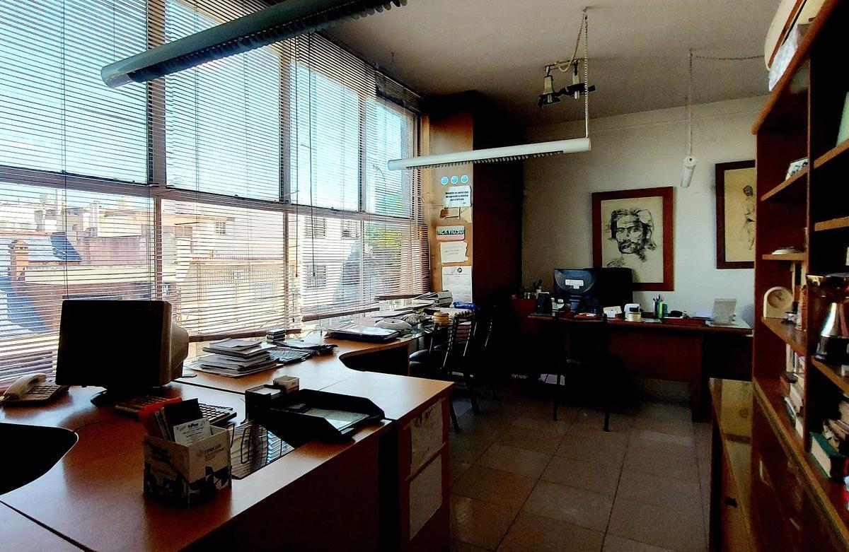 Importante Inmueble de Tres Pisos Comercial Industrial Oficinas Villa Gral Mitre 3