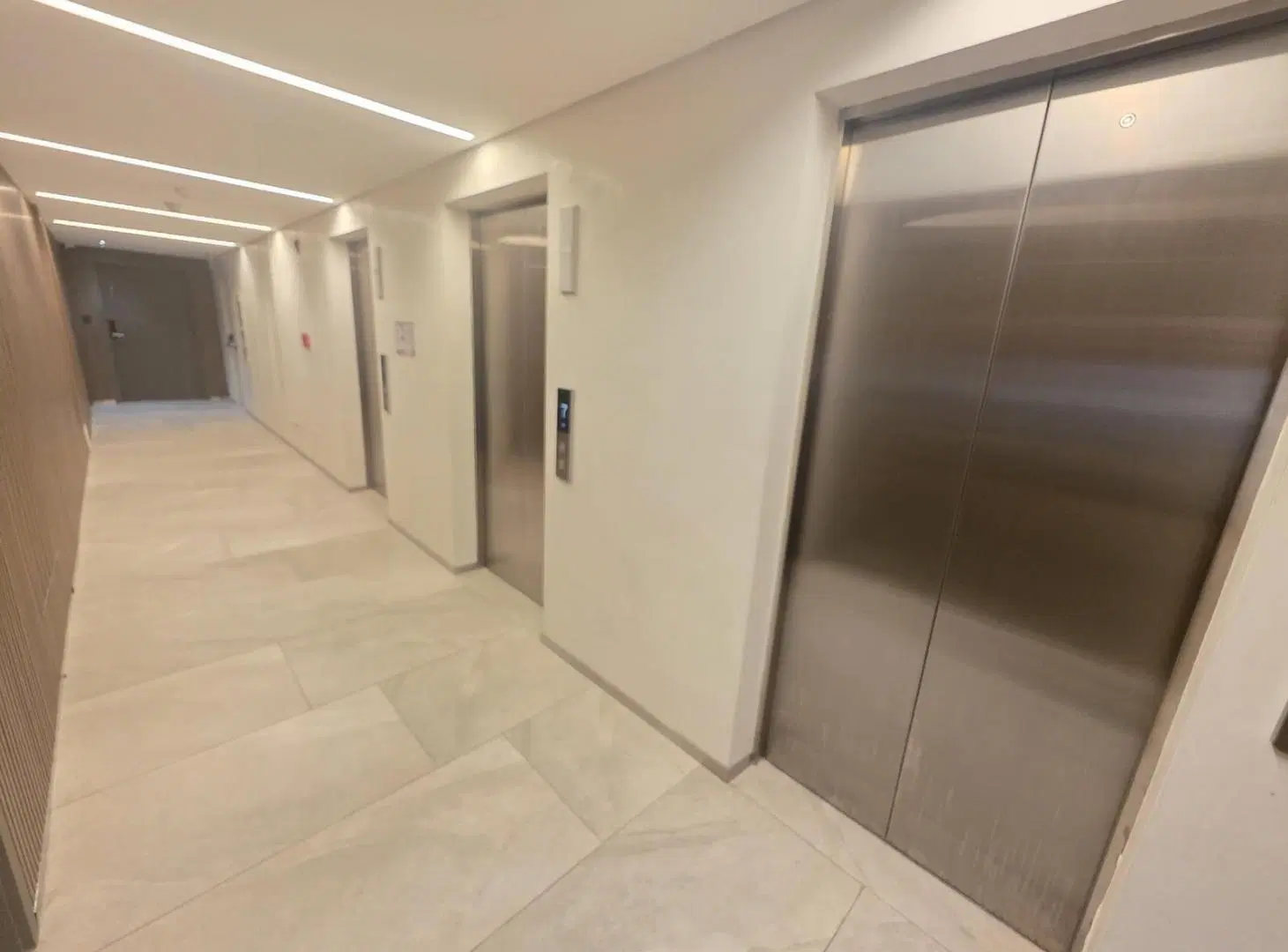 ALQUILER OFICINA COMERCIAL EN EDIFICIO CORPORATIVO EN TRIBUNALES 2
