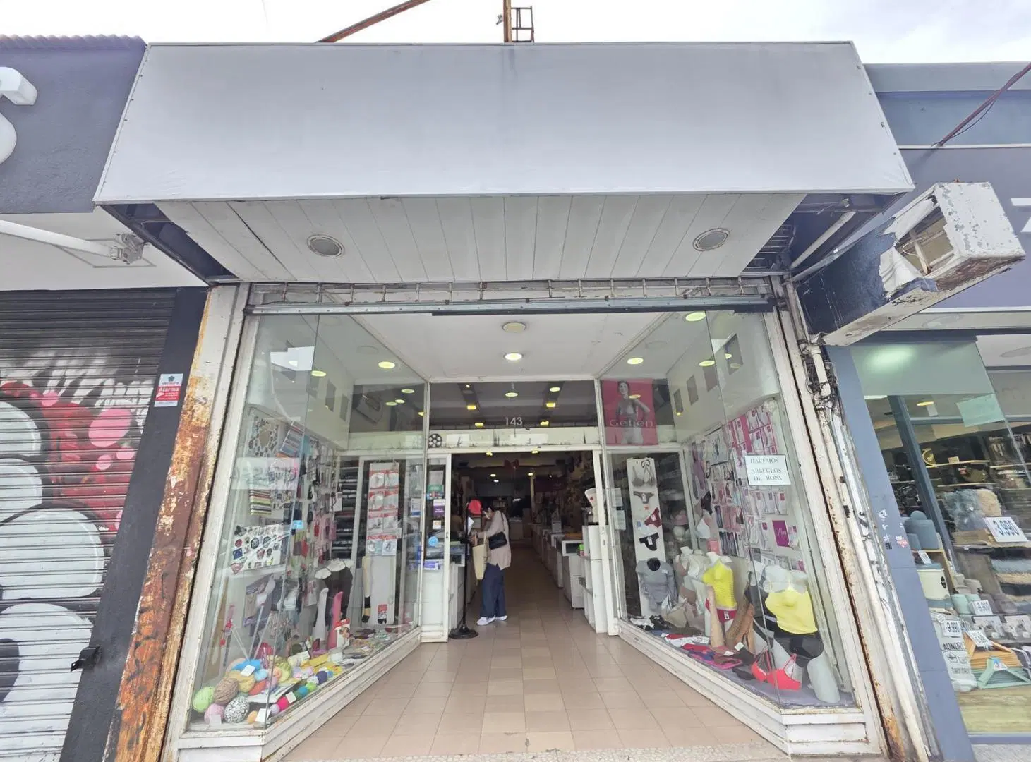 VENTA LOCAL COMERCIAL EN SAN ISIDRO SOBRE CALLE BELGRANO. 1