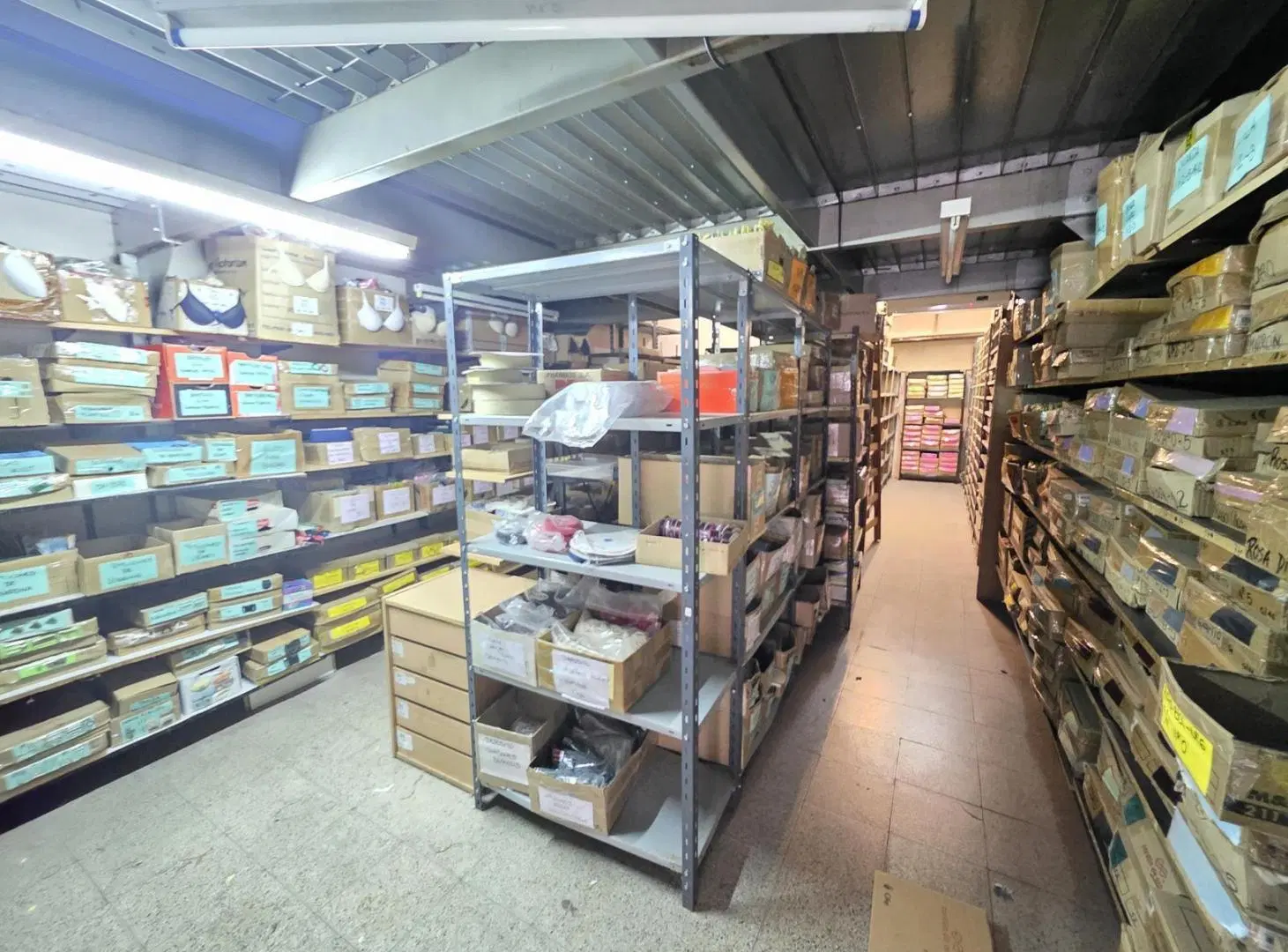 VENTA LOCAL COMERCIAL EN SAN ISIDRO SOBRE CALLE BELGRANO. 8