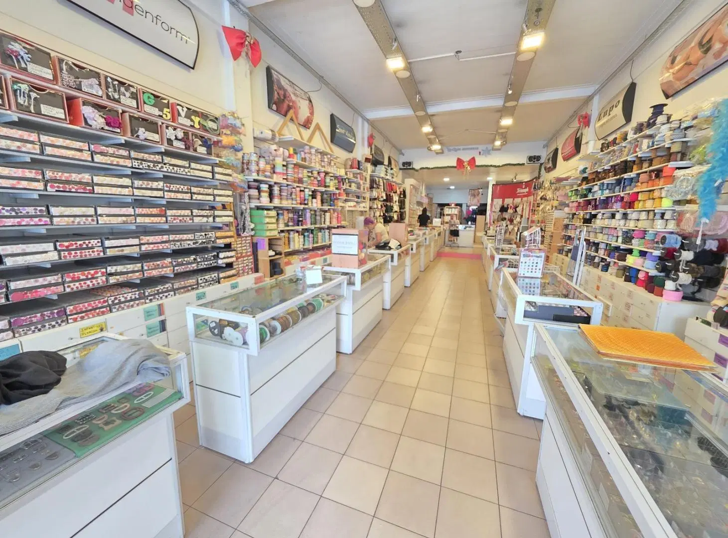 VENTA LOCAL COMERCIAL EN SAN ISIDRO SOBRE CALLE BELGRANO. 2