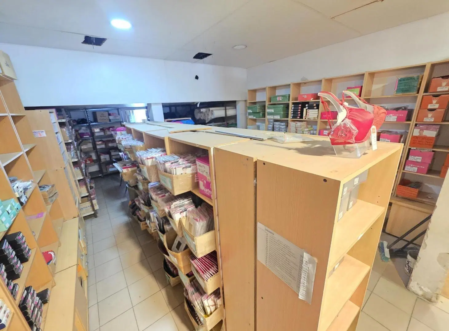 ALQUILER LOCAL COMERCIAL EN SAN ISIDRO SOBRE CALLE BELGRANO. 5