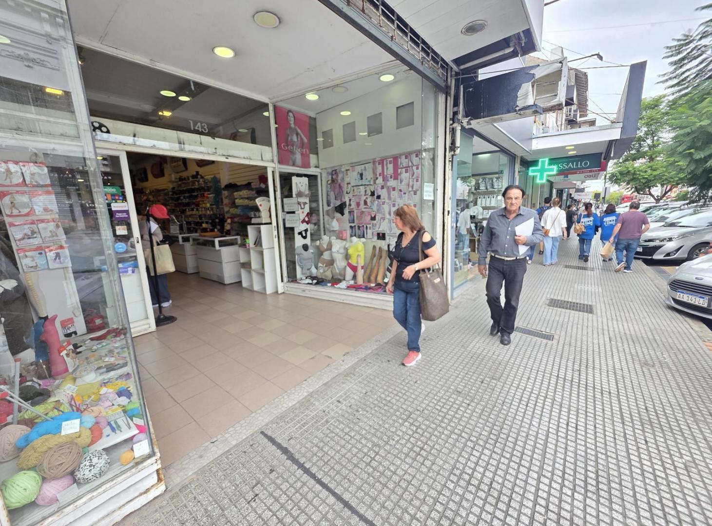 ALQUILER LOCAL COMERCIAL EN SAN ISIDRO SOBRE CALLE BELGRANO.