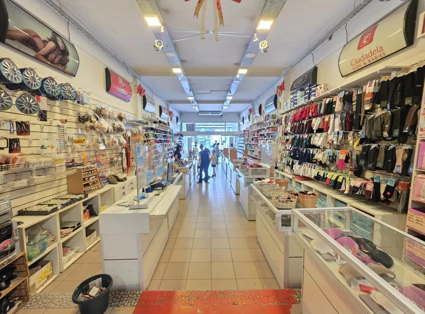 ALQUILER LOCAL COMERCIAL EN SAN ISIDRO SOBRE CALLE BELGRANO. 2