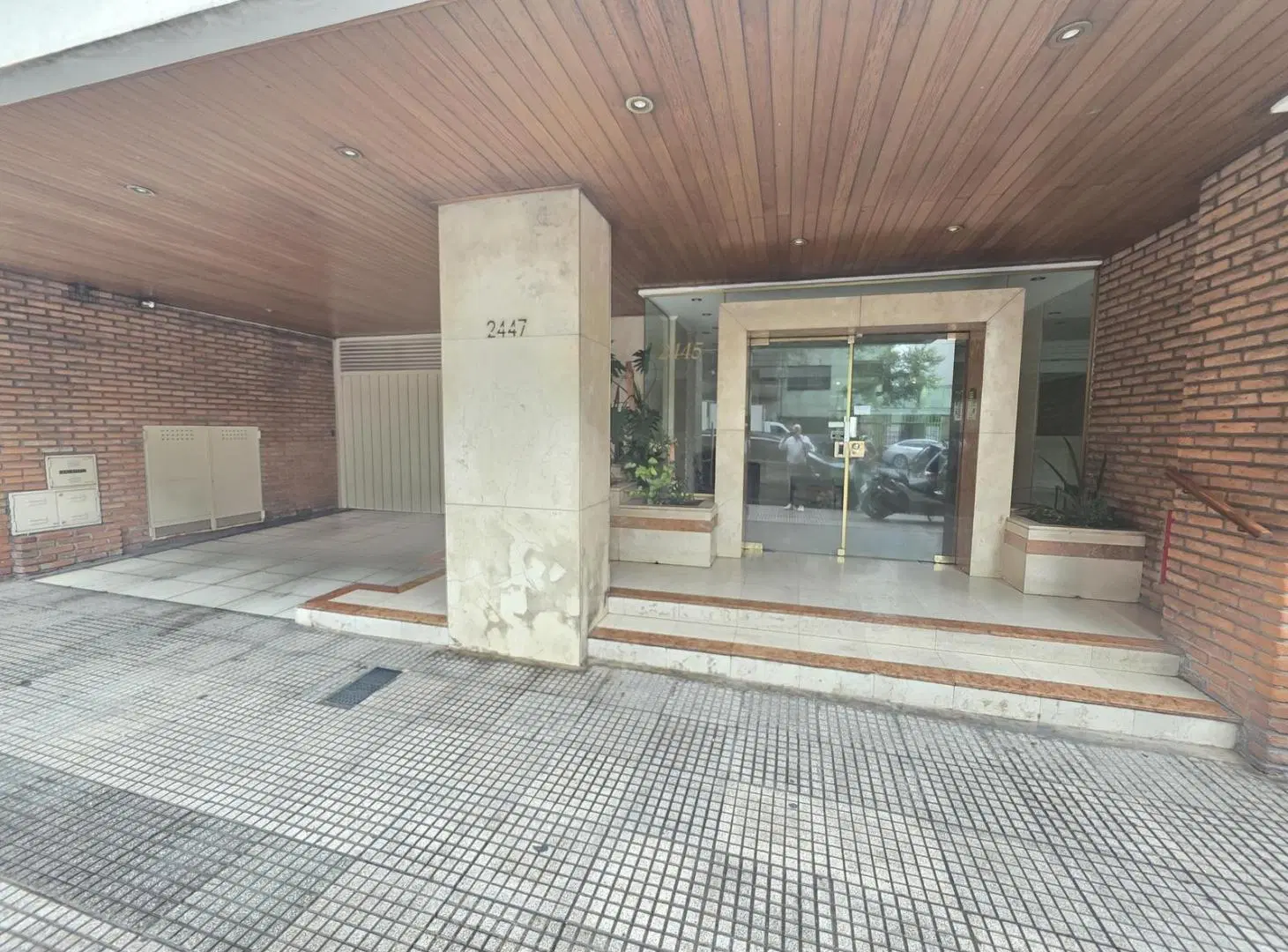 VENTA DEPARTAMENTO 4 AMBIENTES CON COCHERA EN FLORES. 2