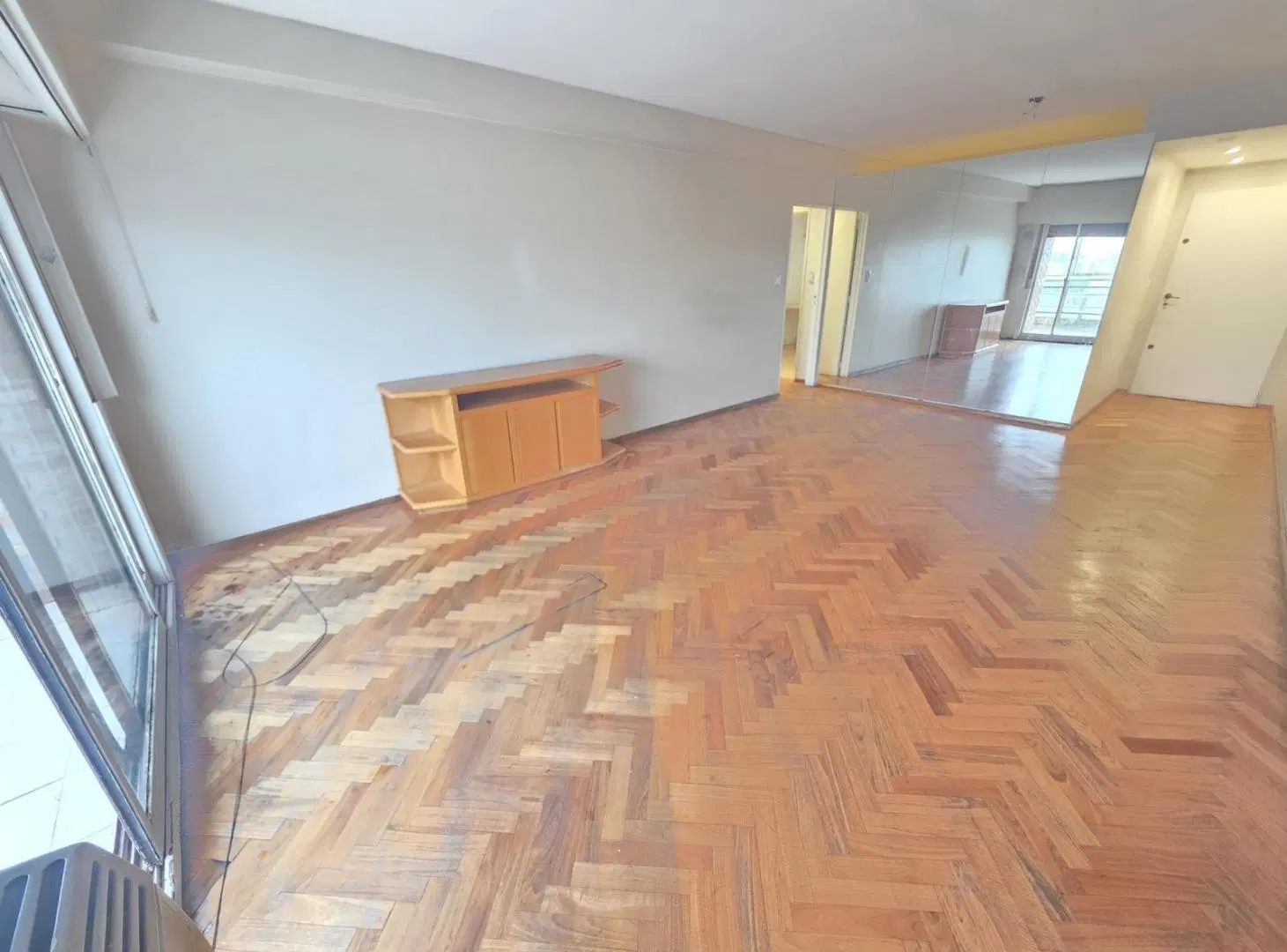 VENTA DEPARTAMENTO 4 AMBIENTES CON COCHERA EN FLORES. 4