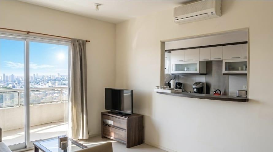 Foto de VENTA DEPARTAMENTO 2 AMBIENTES VISTA ABIERTA COCHERA TORRE JAI HACOAJ, imagen 2