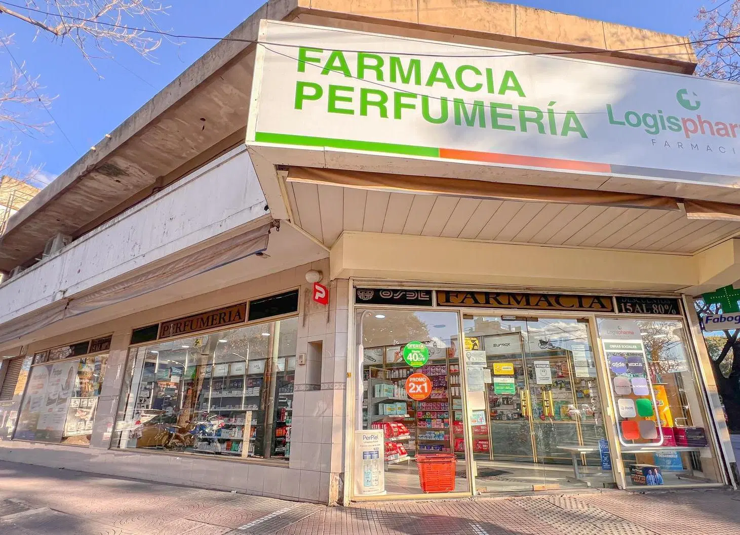 VENTA LOCAL EN ESQUINA CON DEPÓSITO Y ESPACIO AÉREO EN PARQUE AVELLANEDA. 4