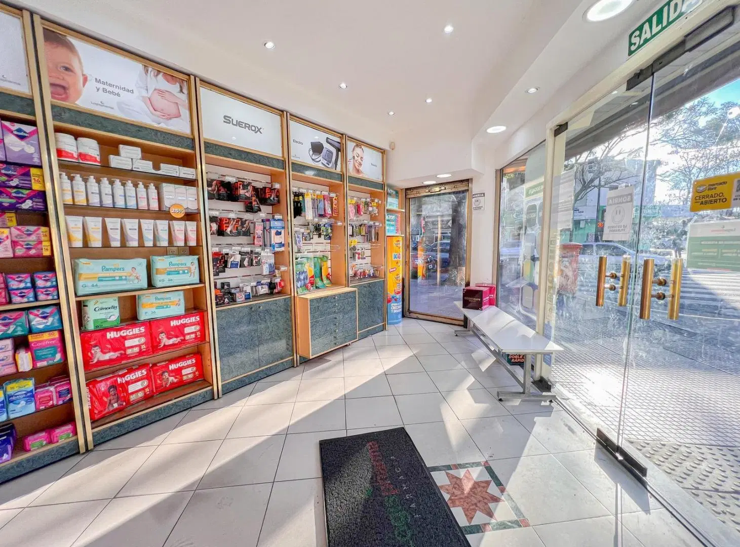 VENTA LOCAL EN ESQUINA CON DEPÓSITO Y ESPACIO AÉREO EN PARQUE AVELLANEDA. 3