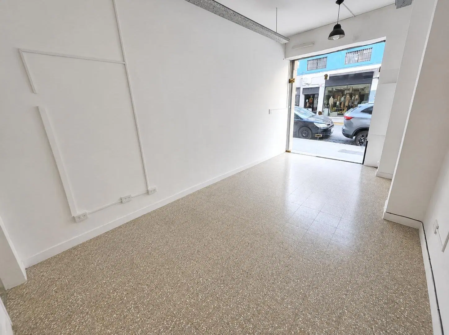 LOCAL 28 M2 CON BAÑO - RECOLETA / BARRIO NORTE - MANSILLA 2700 3