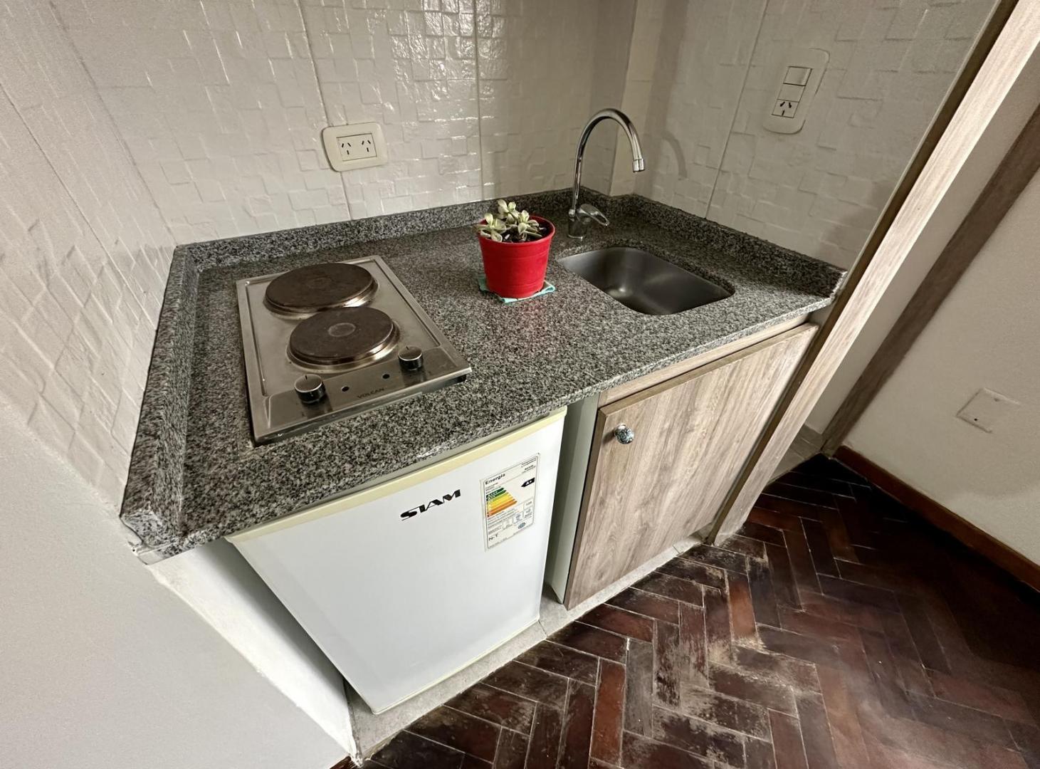 Foto de MONOAMBIENTE LUMINOSO EN PERFECTO ESTADO – APTO PROFESIONAL Y, imagen 1