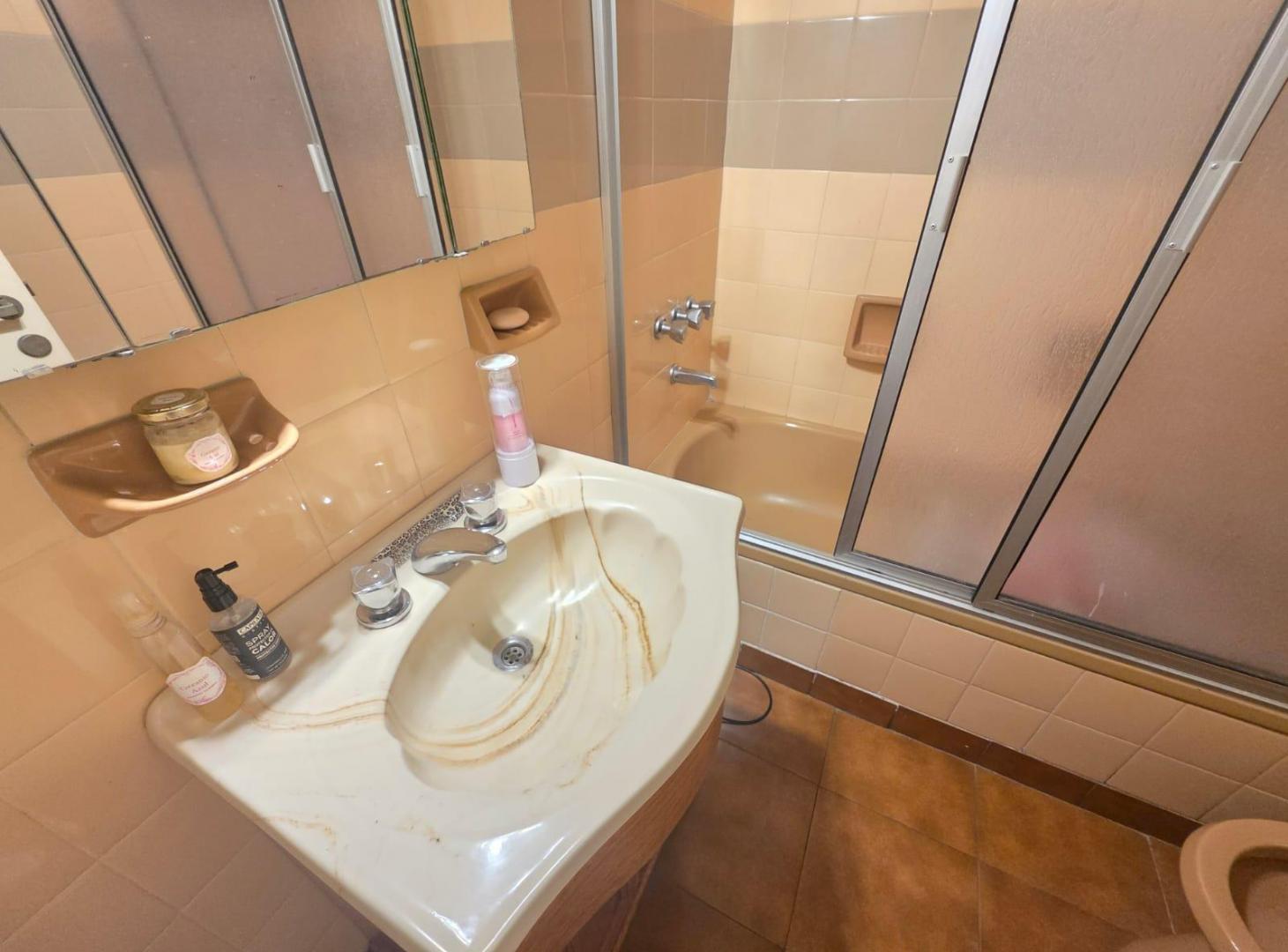 Foto de VENTA DEPARTAMENTO 3 AMBIENTES CON DEPENDENCIA Y COCHERA EN BALVANERA, imagen 2