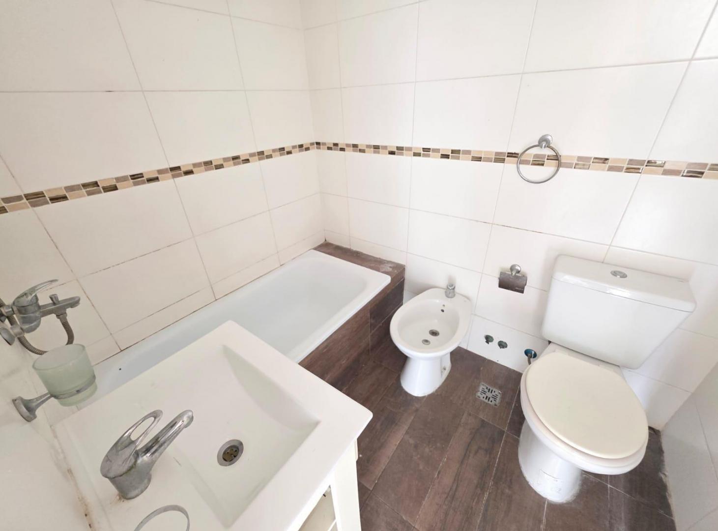 Foto de DEPARTAMENTO 2 AMBIENTES AL FRENTE CON BALCÓN Y AMENITIES - APTO, imagen 3