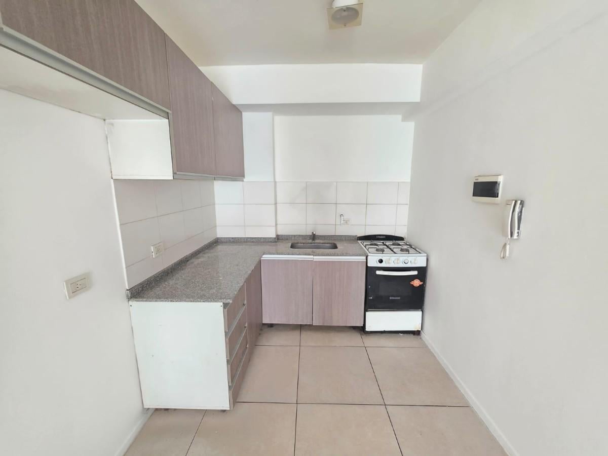 Foto de DEPARTAMENTO 2 AMBIENTES AL FRENTE CON BALCÓN Y AMENITIES - APTO, imagen 4