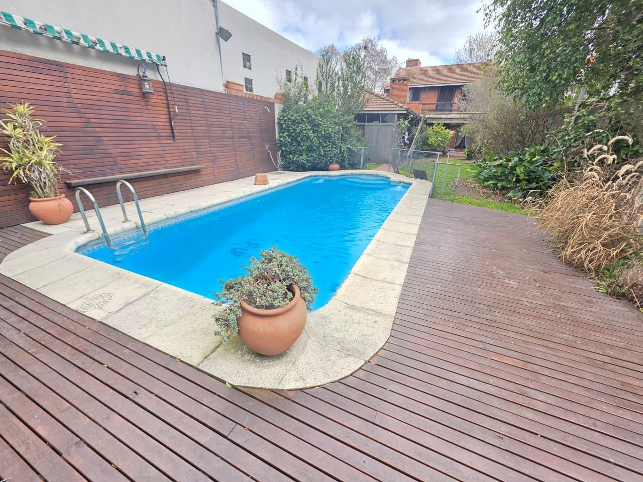 Foto de VENTA CASA 4 DORMITORIOS SUITE PISCINA JARDIN 2 QUINCHOS 2 COCHERAS, imagen 1