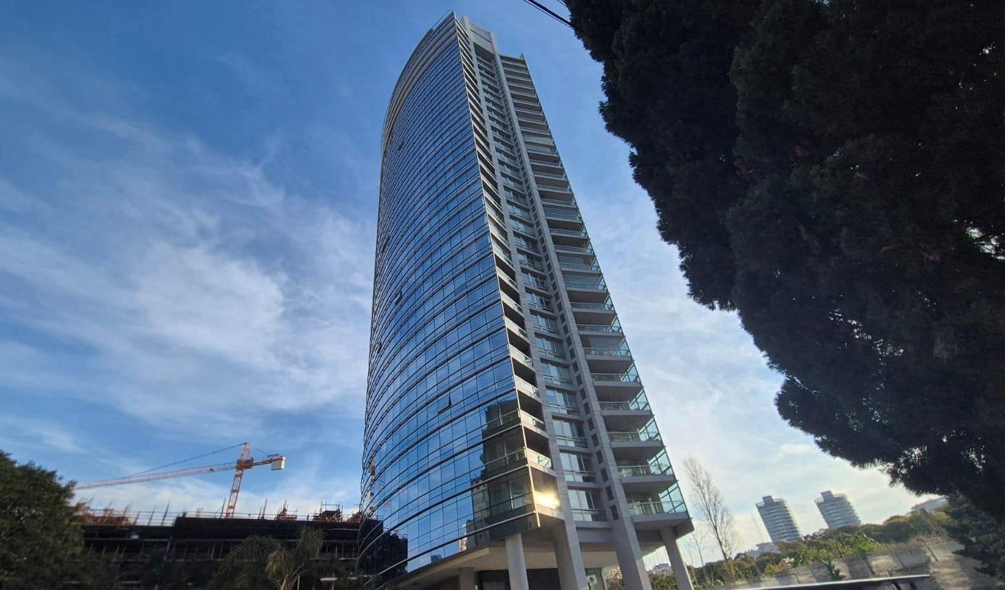 Foto de VENTA DEPTO 3 AMBIENTES TORRE COCHERA PILETA SAUNA JACUZZI SEGURIDAD, imagen 4