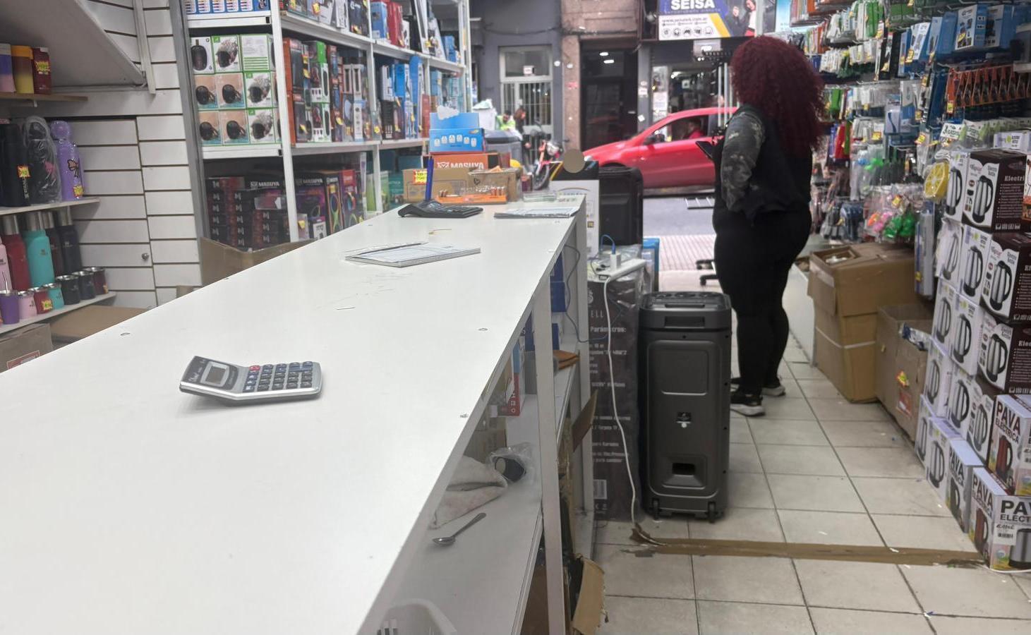 Foto de VENTA EXCELENTE LOCAL COMERCIAL CON IMPORTANTE RENTA – PASTEUR Y AV, imagen 4