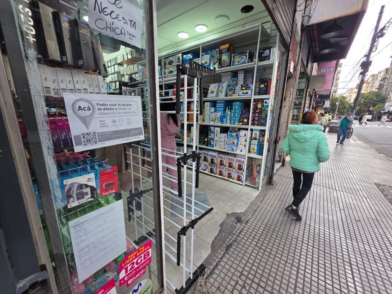 Foto de VENTA EXCELENTE LOCAL COMERCIAL CON IMPORTANTE RENTA – PASTEUR Y AV, imagen 1