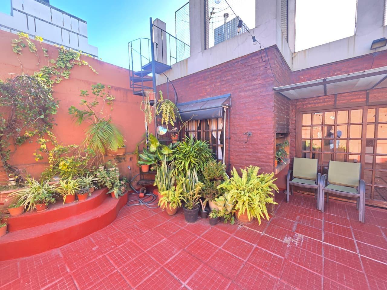 Foto de VENTA PH 6 AMBIENTES - 4 DORMITORIOS - GRAN TERRAZA CON PARRILLA Y, imagen 3