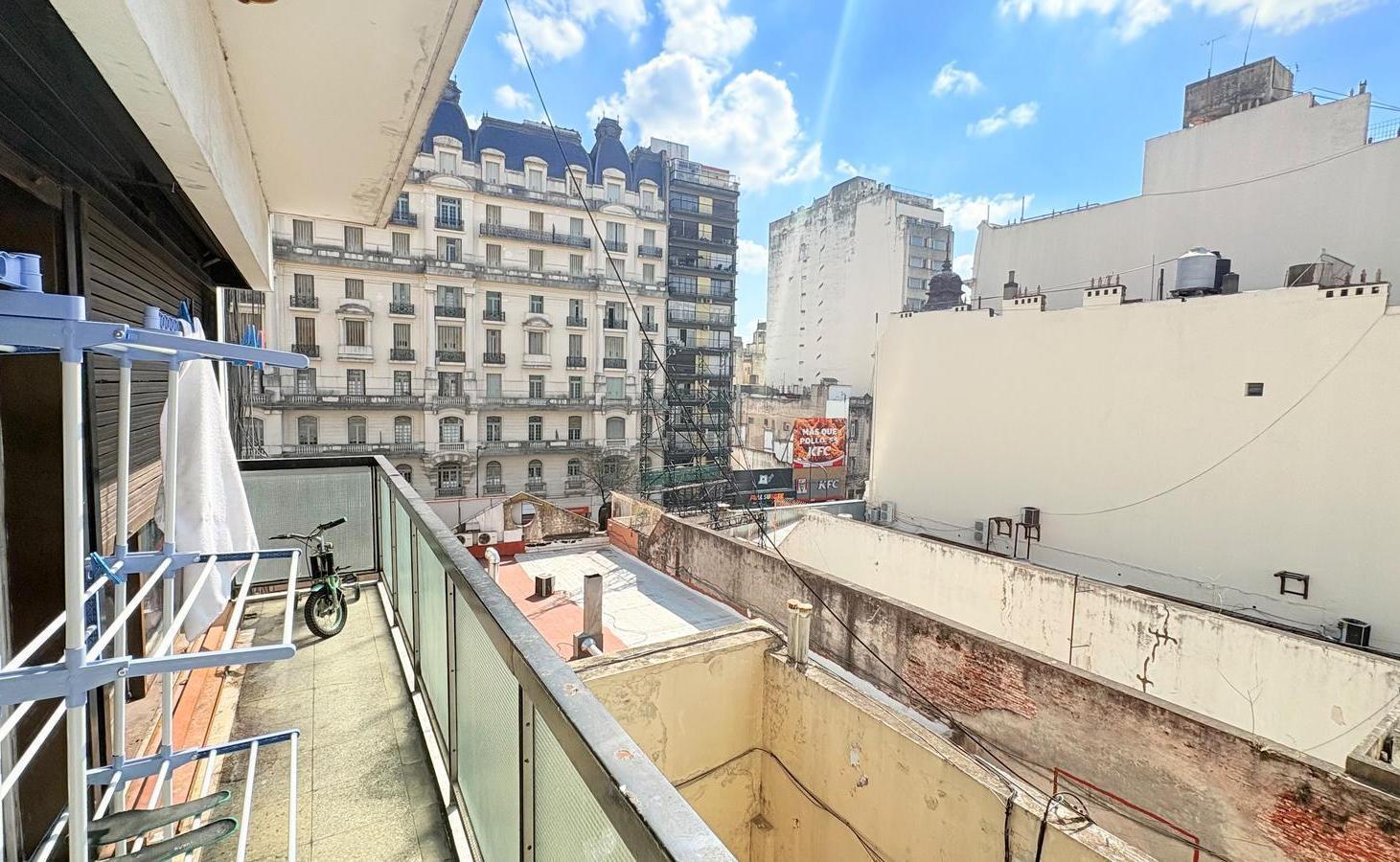 Foto de VENTA DEPTO 3 AMBIENTES CON BALCÓN - A REFACCIONAR – BALVANERA – AV, imagen 2