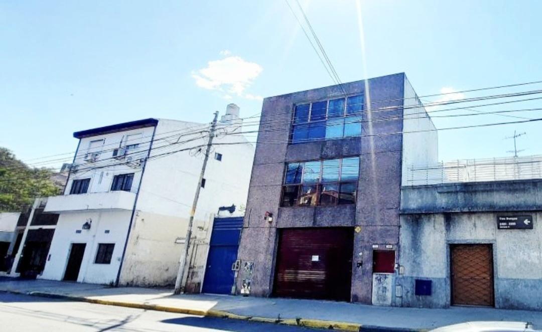 Foto de IMPORTANTE INMUEBLE DE TRES PISOS COMERCIAL INDUSTRIAL OFICINAS VILLA, imagen 1