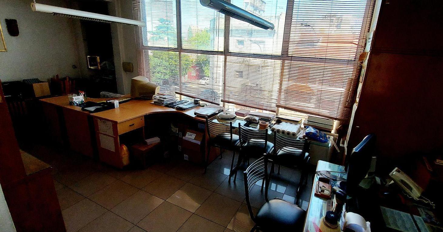 Foto de IMPORTANTE INMUEBLE DE TRES PISOS COMERCIAL INDUSTRIAL OFICINAS VILLA, imagen 3