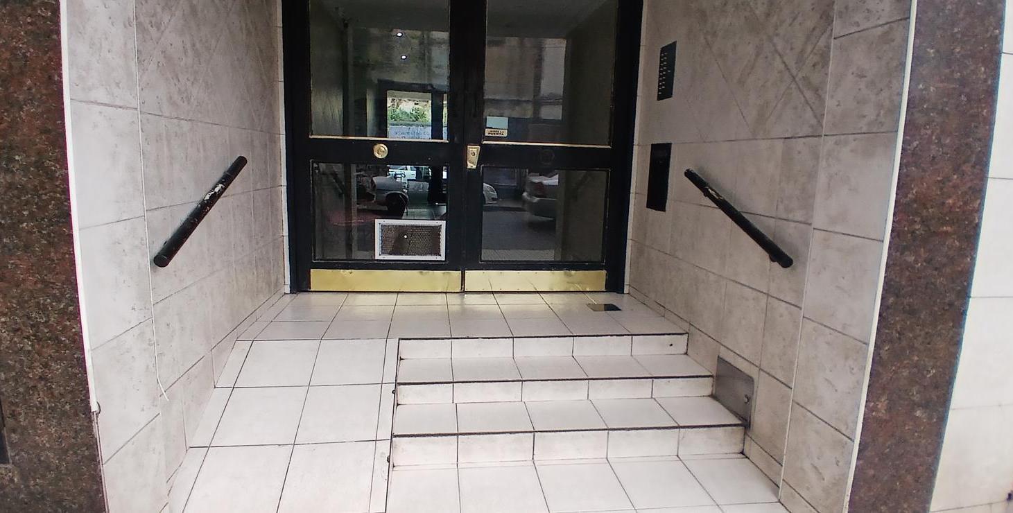 Foto de VENTA DEPARTAMENTO 3 AMBIENTES CONTRAFRENTE EN ABASTO, imagen 1