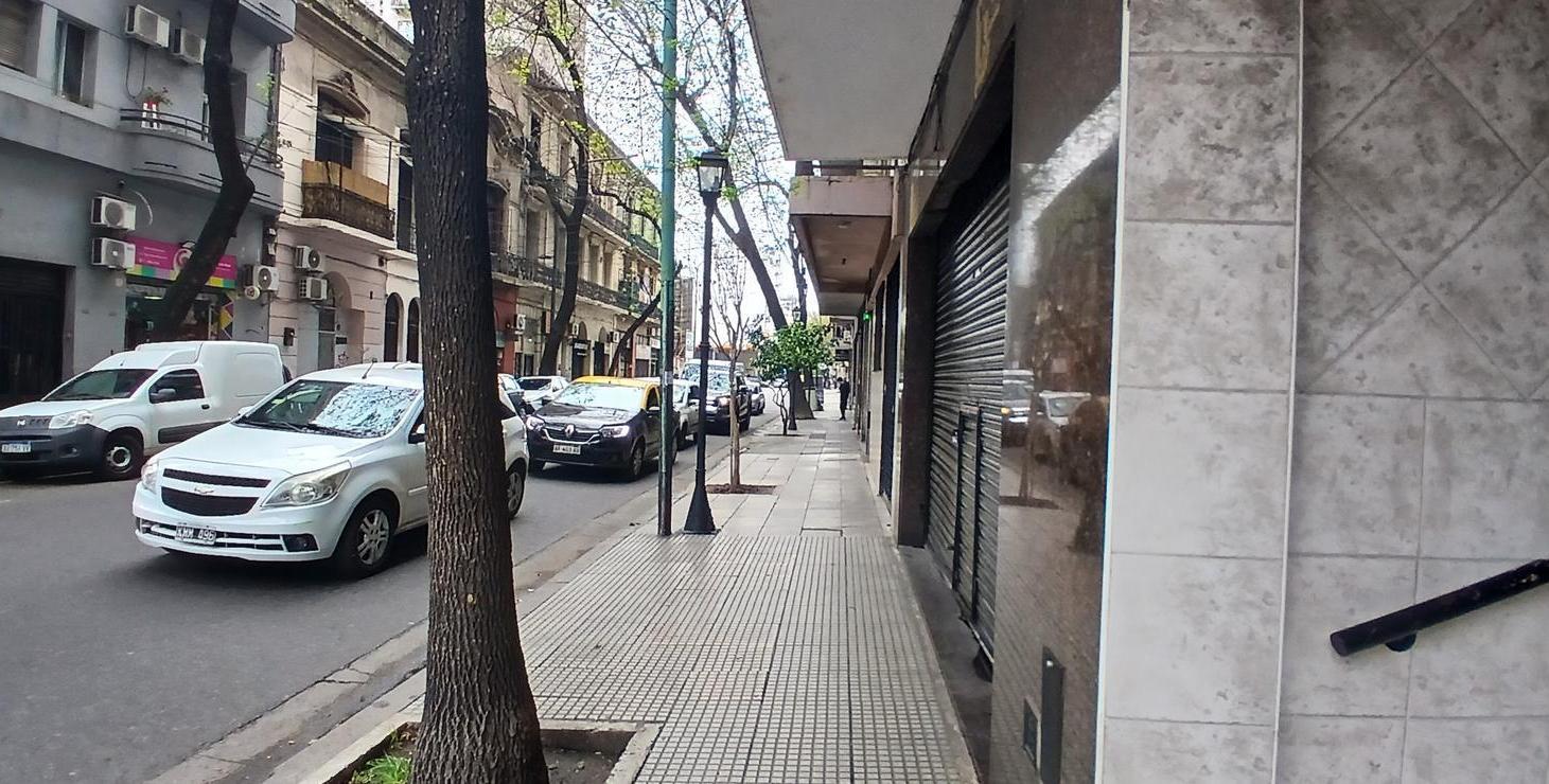Foto de VENTA DEPARTAMENTO 3 AMBIENTES CONTRAFRENTE EN ABASTO, imagen 2