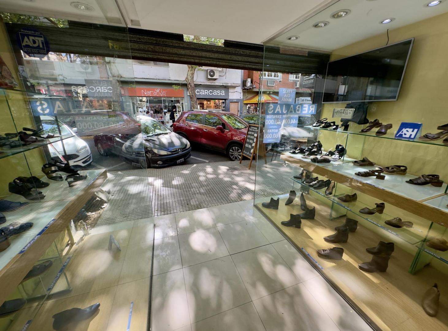 Foto de ALQUILER LOCAL EN CENTRO COMERCIAL DE SAN ISIDRO, imagen 3