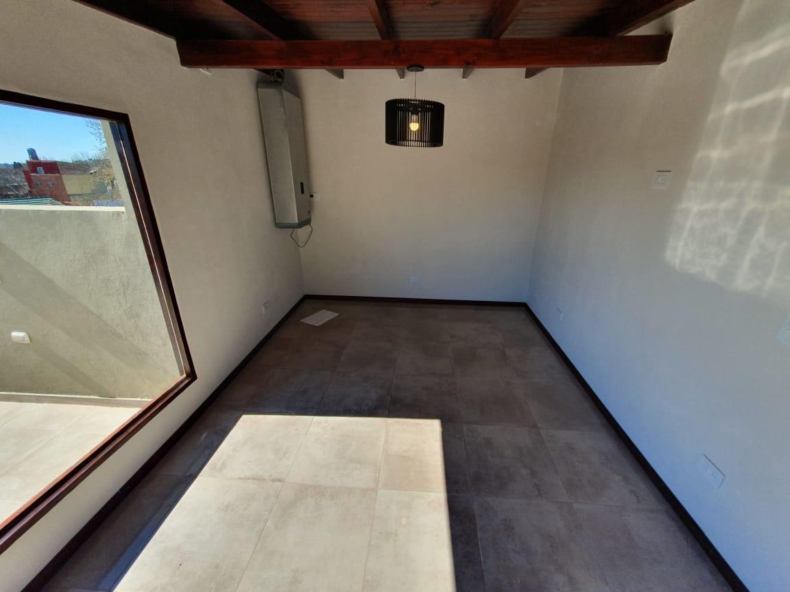 Foto de 2C 4 AMBIENTES PB ESTRENAR 2 Baños 2 PATIO JACUZZI PARRILLA Villa, imagen 3