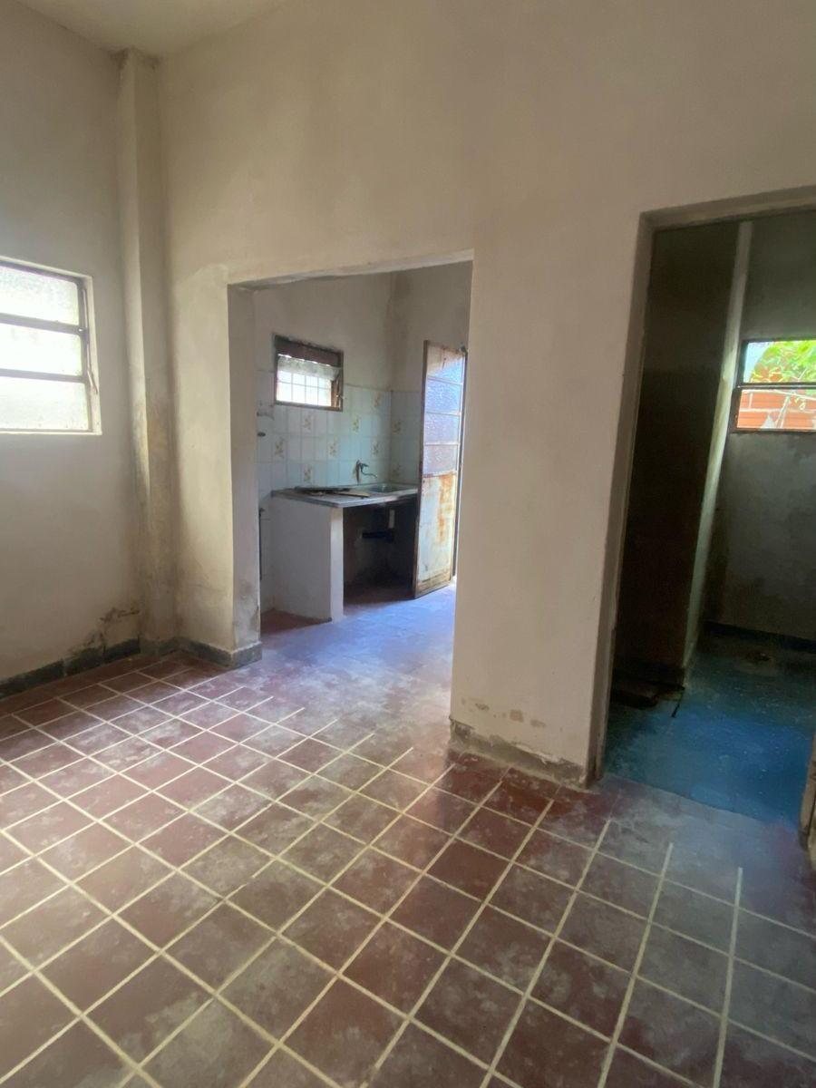 Salon (Sin Expensas) Al Frente Entrada Independiente con Vivienda 3