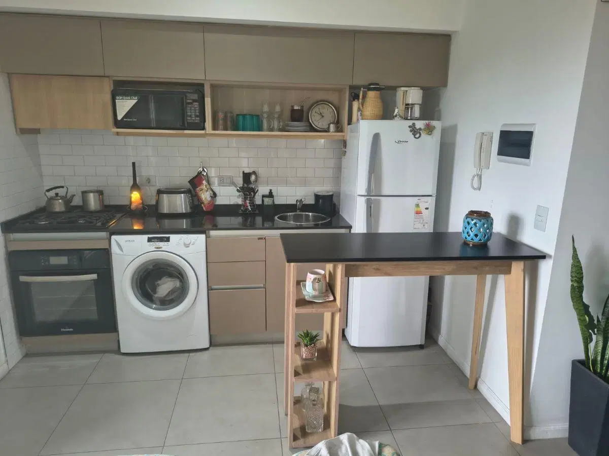 Impecable semipiso al frente con balcon aterrazado toillete y habitacion en suite con vestidor Apto 3