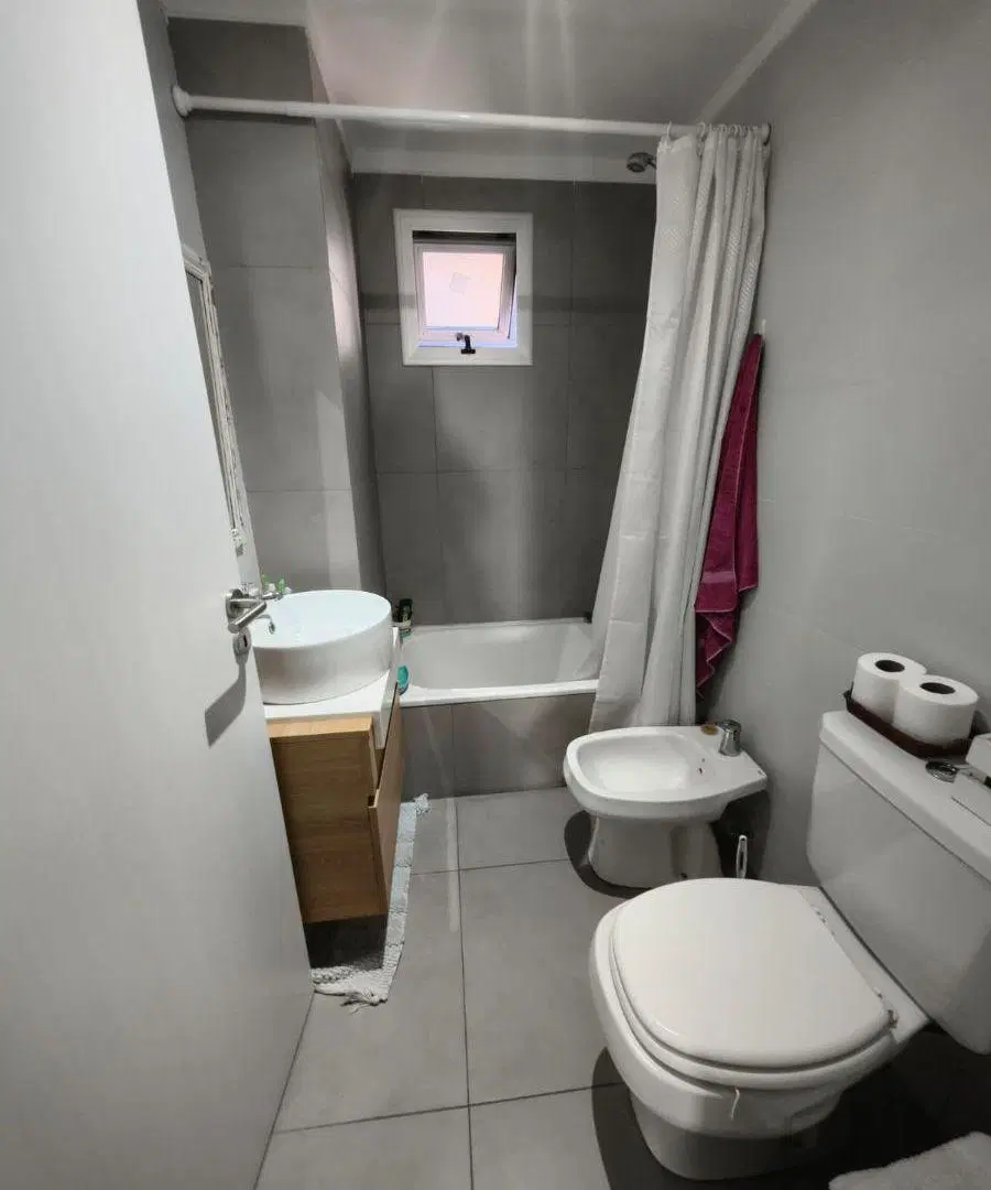 Impecable semipiso al frente con balcon aterrazado toillete y habitacion en suite con vestidor Apto 4