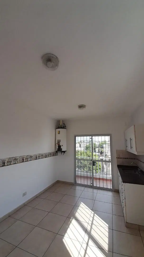 DEPARTAMENTO DE 3 AMBIENTES. HURLINGHAM 5