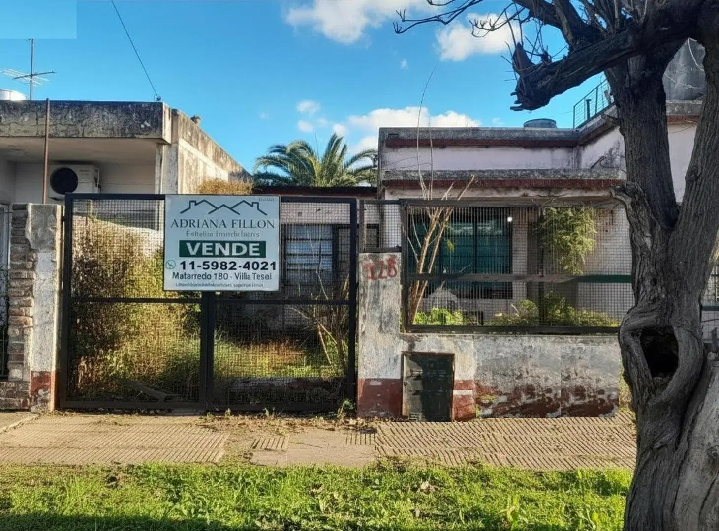 CASA EN TERRENO PROPIO A REFACCIONAR. Villa Tesei Hurlingham 2