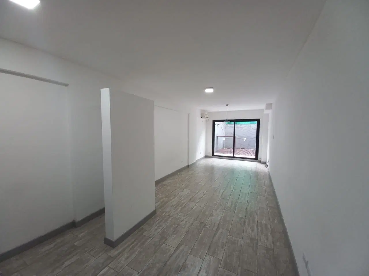 Departamento MONOAMBIENTE con Patio en Lourdes 5