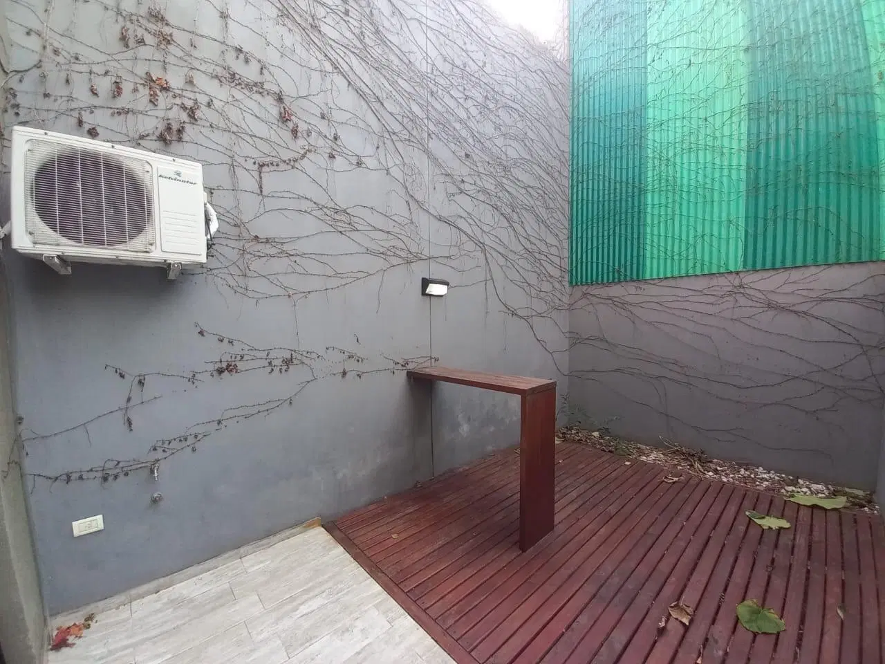 Departamento MONOAMBIENTE con Patio en Lourdes 3