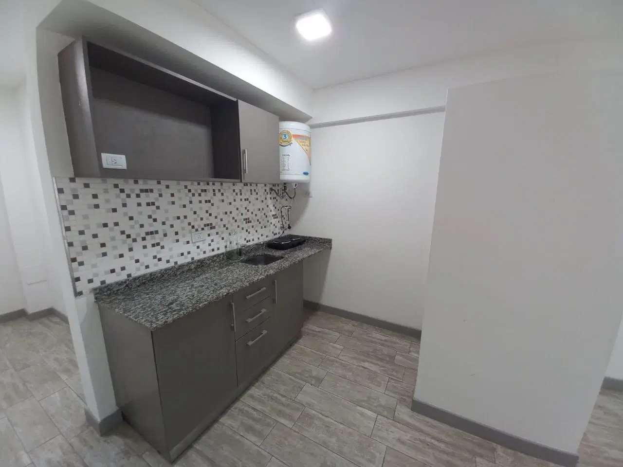 Departamento MONOAMBIENTE con Patio en Lourdes 4
