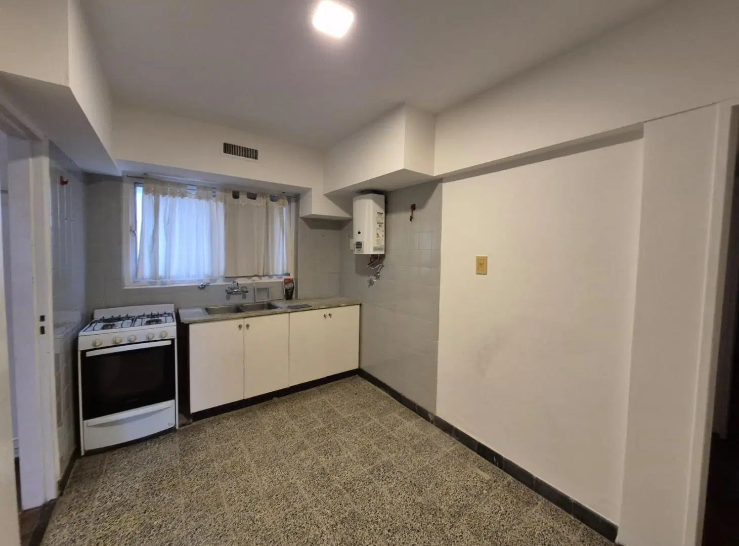 Departamento de 1 dormitorio sobre Bv Oroño 4