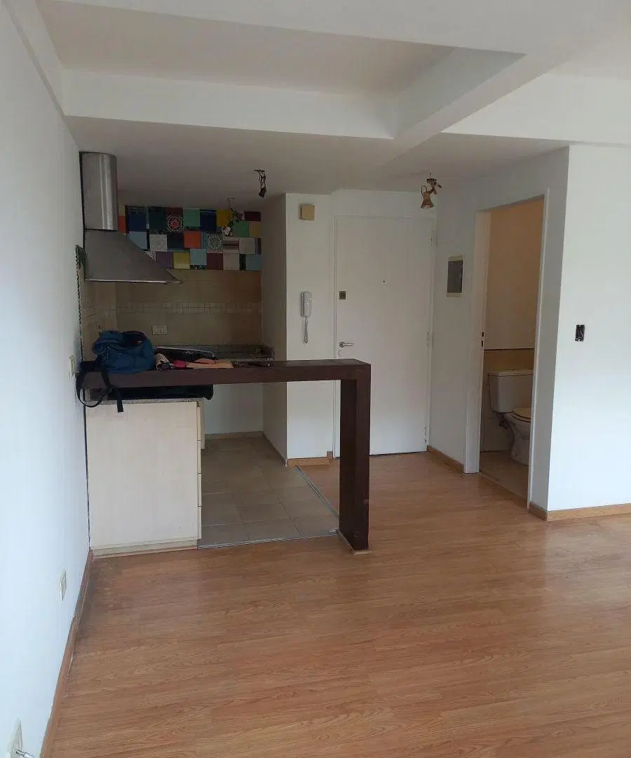 Hermoso departamento con balcón en alquiler 3