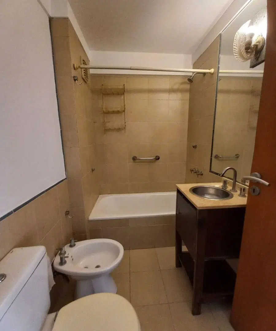 Hermoso departamento con balcón en alquiler 2