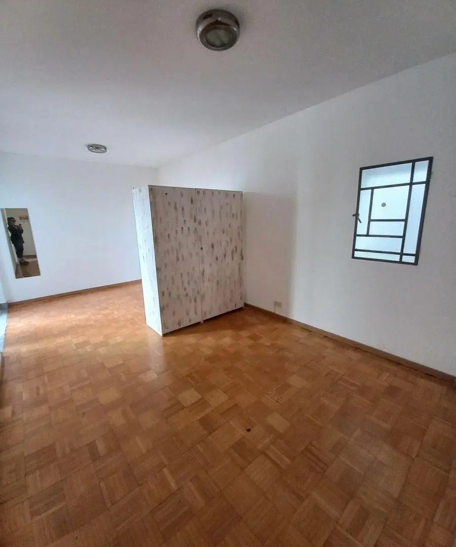 Hermoso departamento de 1 ambiente
divisible, 8vo piso, muy luminoso. 4