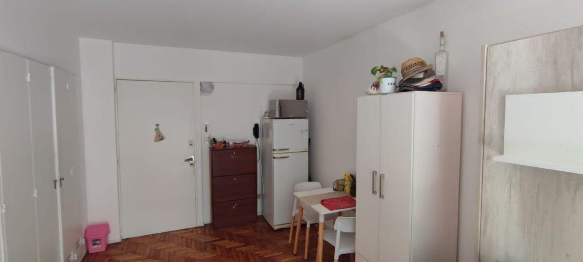 Foto de Luminoso monoambiente sin muebles con balcón, imagen 5