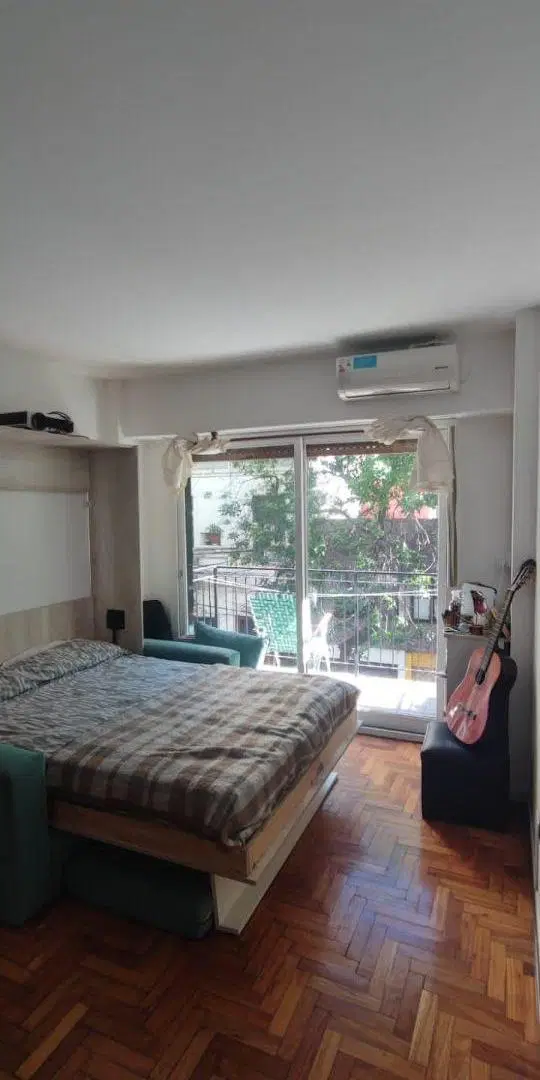 Luminoso monoambiente sin muebles con balcón 2