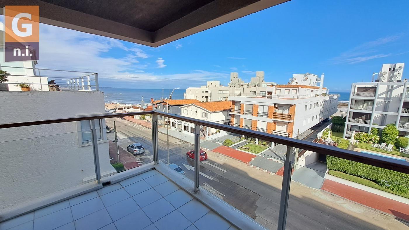 Apartamento en Punta del Este (Península) Ref. 6651 - Anual (precio por mes)