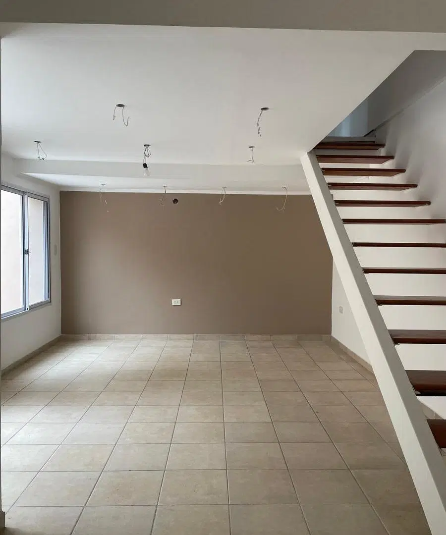 Casa reciclada en venta en Rosario – 1 dormitorio, patio y excelente luminosidad 1