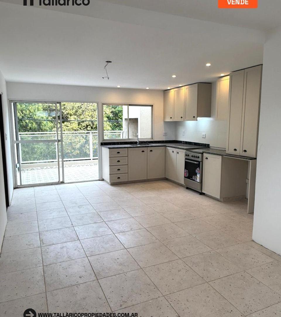 Alvear 2700 - Casa de pasillo remodelada - 2 dormitorios, balcón y parrillero