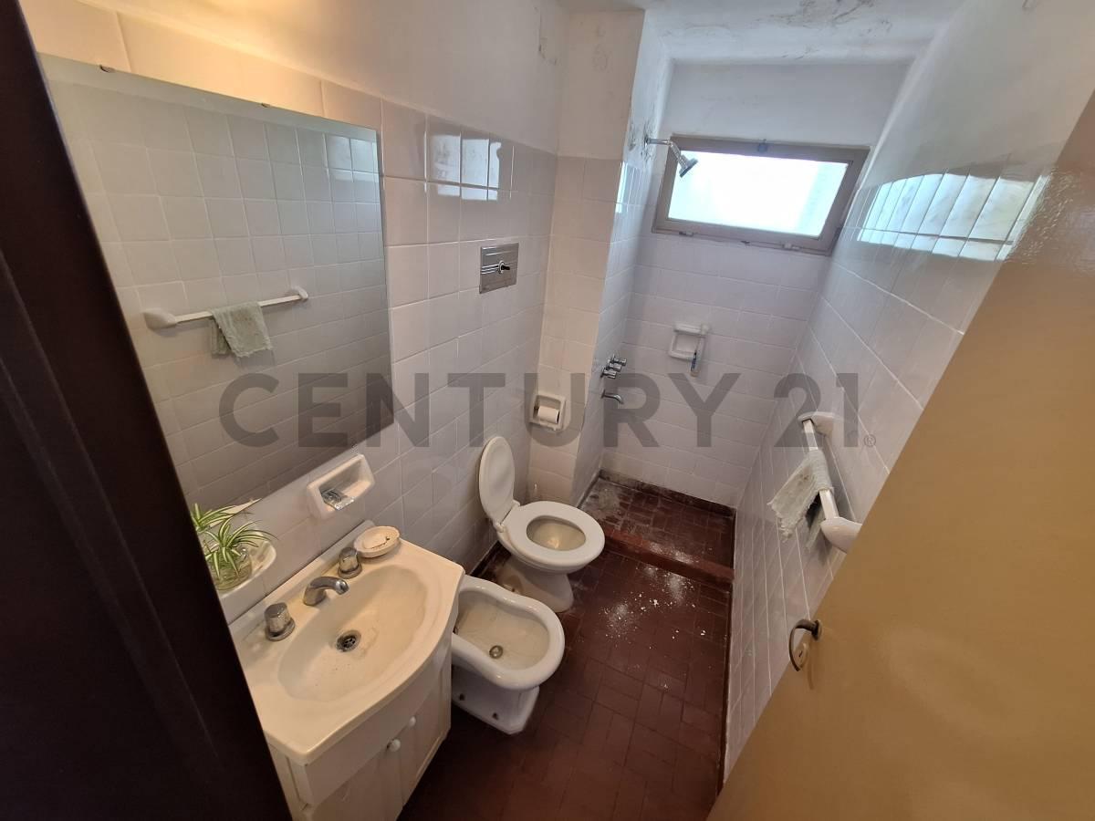 Venta Departamento 2 Ambiente en 2°piso con Cochera. 4