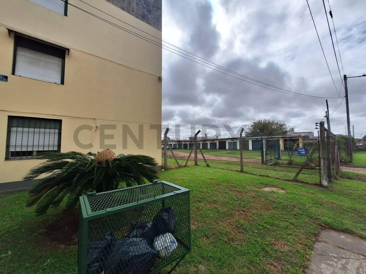 Venta Departamento 2 Ambiente en 2°piso con Cochera. 5